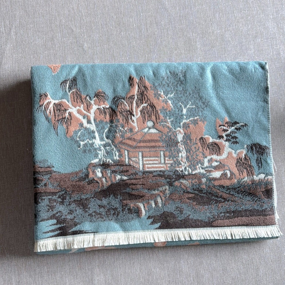 New woven scarf